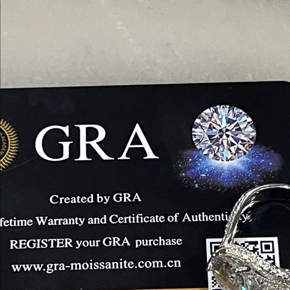 925 Sterling Silver 5 Carat Moissanite Ring - Luxurious Faux Diamond